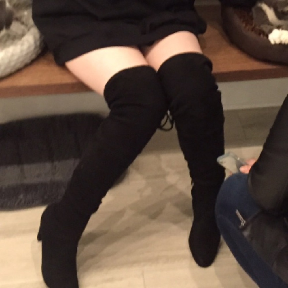 THIGH HIGH BLACK BOOTS